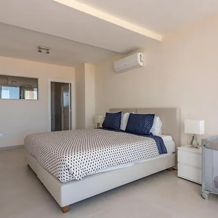 Seaview Serenity In Holiday home