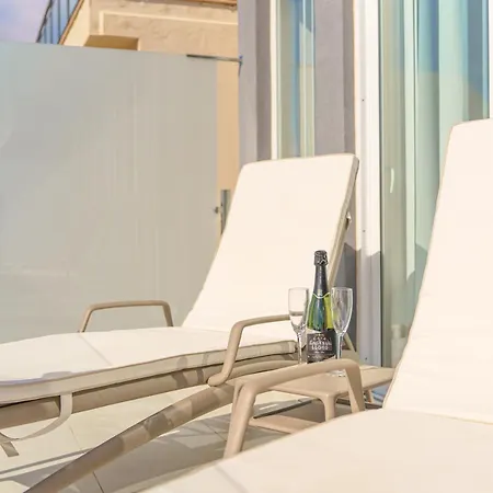 Seaview Serenity In Holiday home